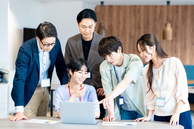 教員・職員が連携する職員室・事務室